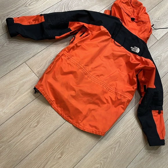 The NORTH FACE GorTex Shell L - Picture 9 of 11